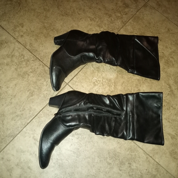 Leather boots - Picture 2 of 2